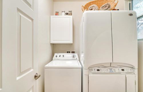 Upscale Henderson Hideaway with Private Patio! - Foto 23