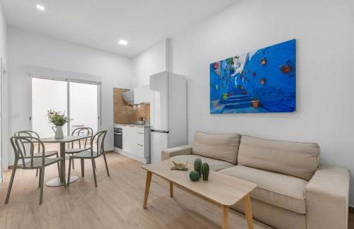 Urban Chic Oasis with AC, Private Pool and Wifi - Photo 4