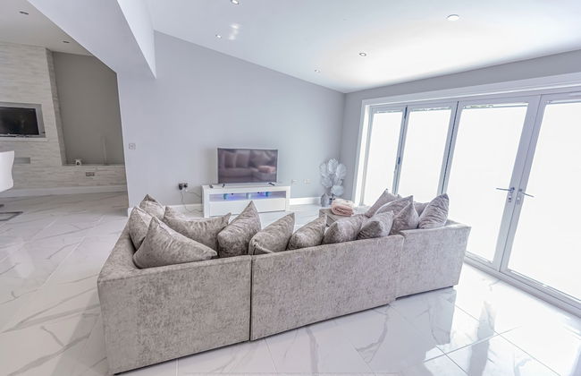 Beautiful Modern Open Plan Living With Hot Tub - Foto 9