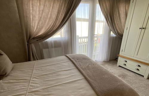 Seaview Caravan 2 Bedroom Sleeps 6 -WiFi -Smart Tv - Foto 2