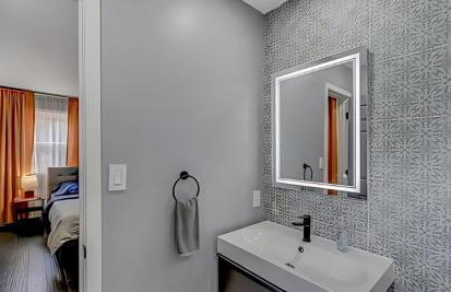 Peaceful Pocono Home with Hot Tub, gym, & office - Foto 42