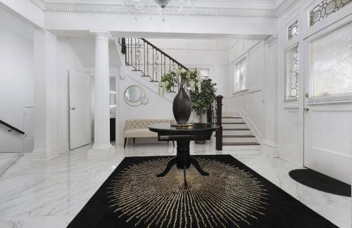 Family-Friendly 5BR | Sleeps 15 | 3 mins Downtown! - Foto 11