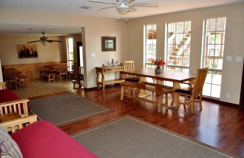 Spacious Lakefront Home with Beach Access and Sports Courts for Fun-Filled stays in Buchanan Dam, Texas - Foto 41