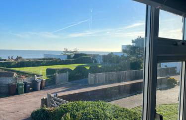 Beautiful 2 bedroom beach getaway - Foto 29