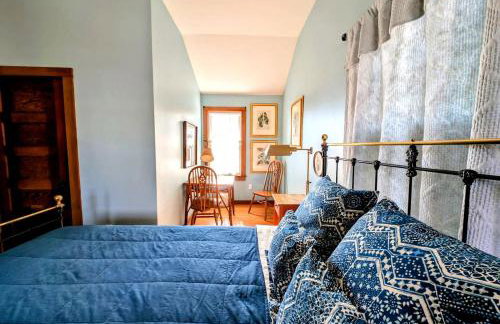 Picturesque Waterfront Cottage with Waterfall Views, Fireplace & Deck, Near Acadia National Park in Gouldsboro, Maine - Foto 14