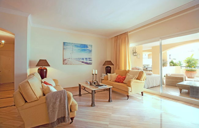 Charming Apartment With Pool - Photo 11
