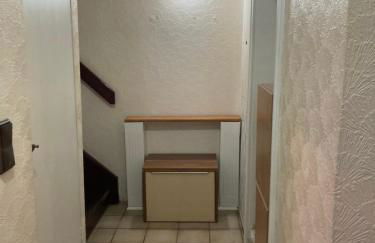 Geräumiges Apartment 90 m Zwei Schlafzimmer große Küche mit Essbereich Badewanne Waschmaschine Spülmaschine gesamte Unterkunft gehört Ihnen - Photo 9