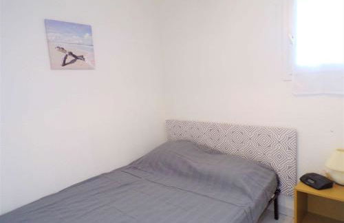 2 Pièces avec Piscine, Proche Plage et Commerces, Quartier Calme avec Parking Privé - FR-1-328-145 - Photo 5