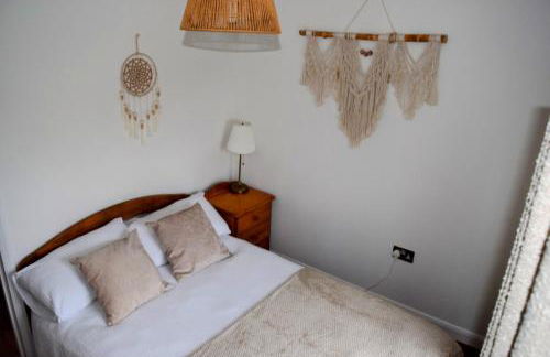 The Hideaway - Spacious 3 Bedroom Apartment - Photo 36