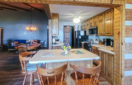 Scenic Lakefront Cabin Dock Water Activities Games - Foto 19