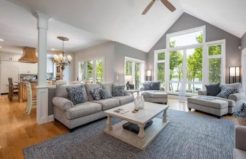 Immerse in Luxury Grand 5BR Lakefront Haven Views - Foto 1