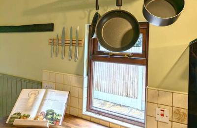 3-Bed, Sleeps 6, 1 Bath, Parking, WiFi - Foto 8