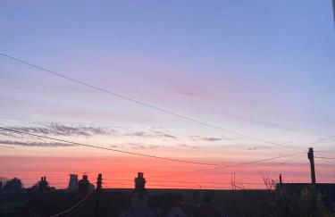 Bramblebee Cottage Salthouse - Photo 14