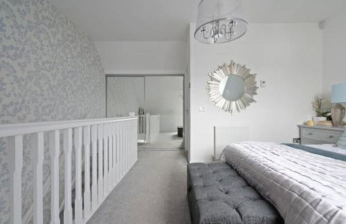 3BDR House By Vista Stays Short Lets & Serviced Accommodation Glasgow Scotland With Driveway Parking and PS4 - Foto 21