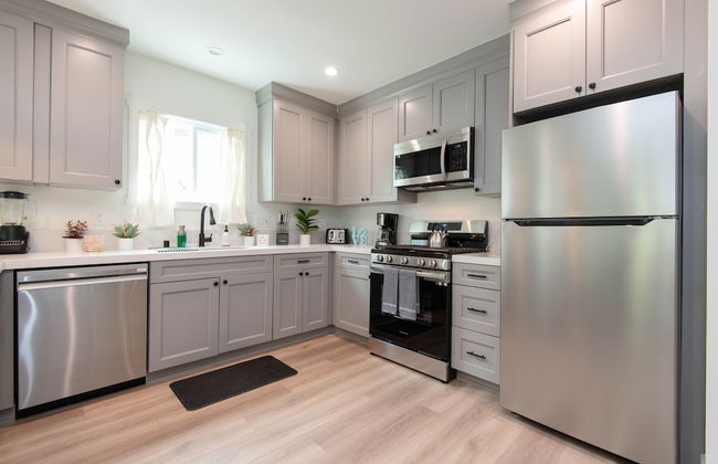 Epic House Near Griffith Observatory - Photo 16