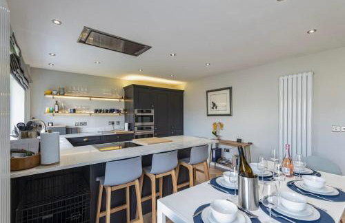 Family-Friendly Retreat between Beach & Mountains - Foto 6