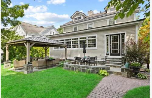 Majestic Family Home in Saratoga New York - Photo 17