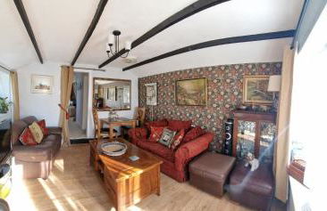 The Old Dairy, comfy 1 bedroom apartment with lounge,bathroom and kitchenette near town, pubs and walks - Foto 1