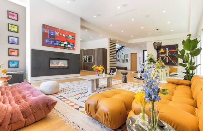 Luxe Weho Villa, Walk to Melrose Ave, Pool + Hot Tub North Vista by Avantstay - Photo 9