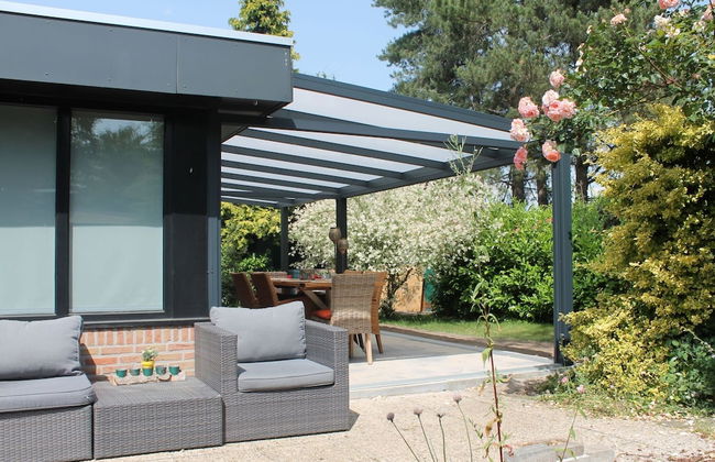 Bright Holiday Home in Lanaken near Lake with Garden - Foto 36