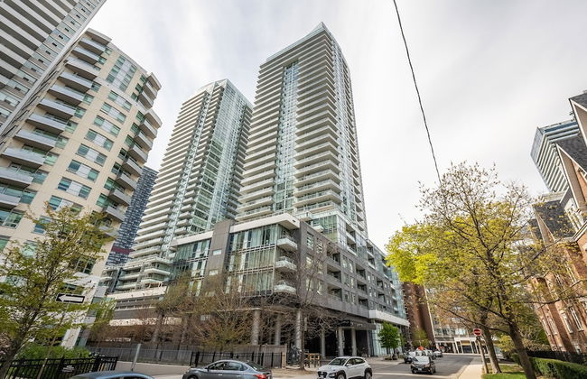 Modern Lillian Street Condos Midtown Toronto - Photo 1