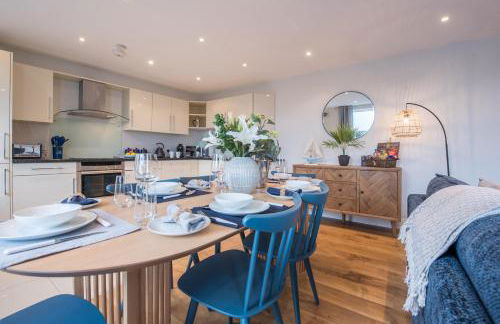 Beautiful Central Tenby Apartment with free parking - Photo 5