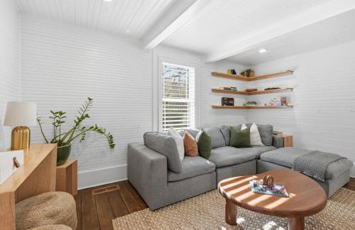 Relax in an upscale, renovated gem - Foto 6