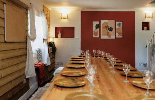 The Farmhouse with two hot tubs - Foto 64