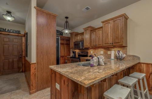 1BR Village At Indian Point 503 near SDC Free Tickets Daily up to 500 - Foto 8