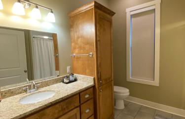 Paradise Point - 4BR Lakefront Haven Dock, Kayaks, & Cozy Firepit - Foto 44