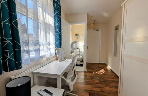 Large single Room with WC in Hounslow Town Centre - Foto 1