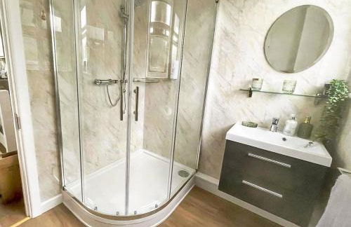 Peaceful first floor apartment close to town centre - Foto 10