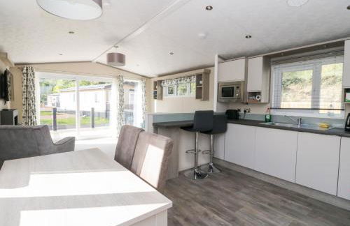 Altair Lodge - Photo 10