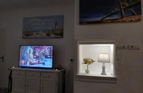 The Beach Hut with Lazy spa - Foto 18