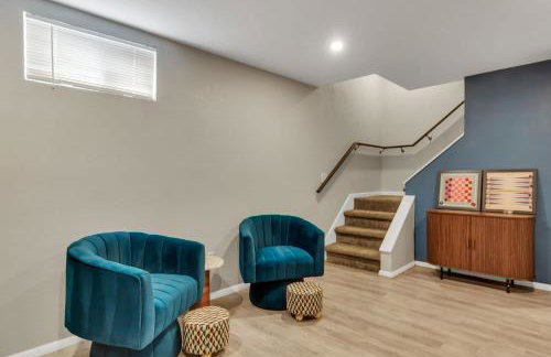 Chic Family Retreat with Game Room backyard with fire pit and minutes to Downtown! - Photo 15