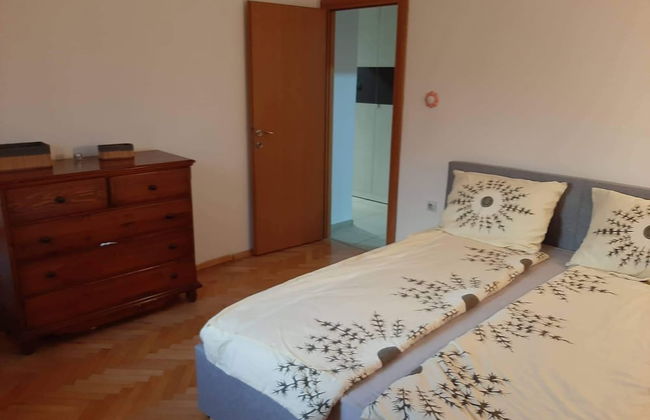 Stunning Color 1-bed Apartment in Skopje - Photo 2