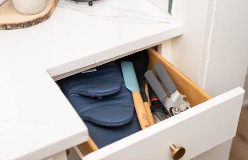 Beautiful 2 Bed 1 Bath home near College Hill - Photo 24