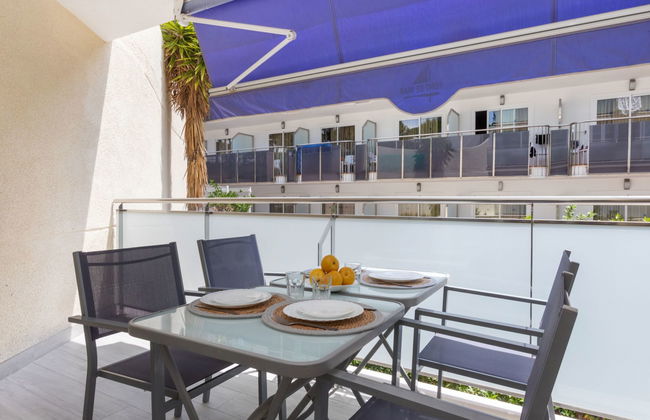 Apartment in Salou with swimming pool and terrace - Photo 16