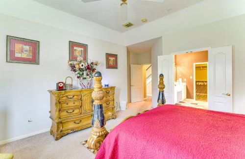 Patio, BBQ and Yard Family Retreat in Pearland - Photo 13