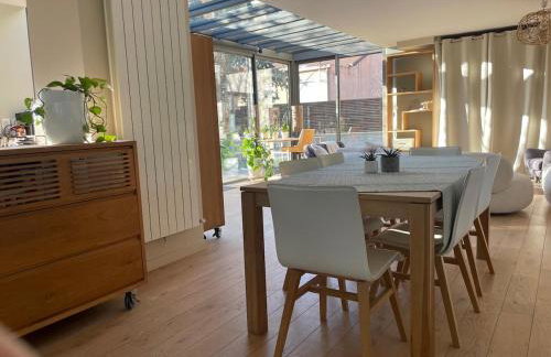 Glass and wood designer villa with garden in centertown - Foto 20