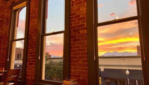 Sunny Downtown Condo above the Coffee Shop - Foto 2