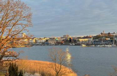 Beste Lage mit Warnowblick - großer Balkon, zwei Schlafzimmer, Aufzug, Stellplatz - Foto 2