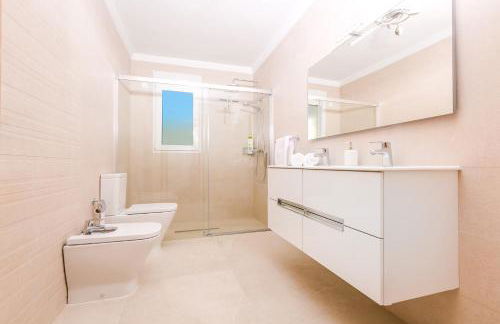 Casa Juana is a modern, luxury, exclusive, 6 bedroom villa. - Foto 14