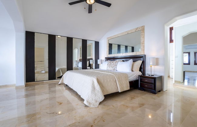 Beachfront 7BR Villa With Pool Maid Los Corales - Foto 29