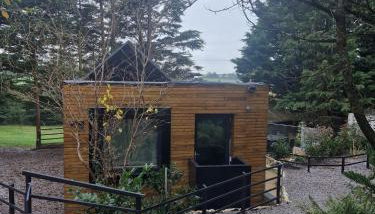 Ty Branwen- Luxury Woodland Lodge with Stunning Views - Foto 4, Garden view