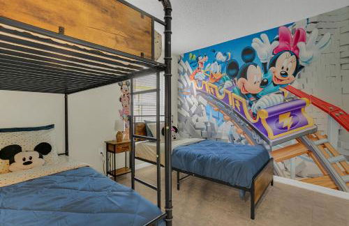 Dream Stay Orlando with a pool and home theater - Photo 1