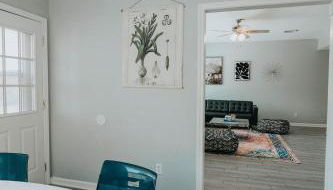 Beautiful Updated Home with Pool - Foto 5