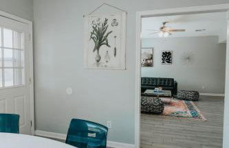 Beautiful Updated Home with Pool - Foto 5