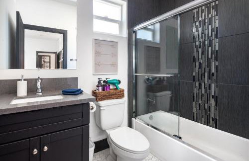 Spacious Luxury Villas in the heart of LA! Free parking and Jacuzzi - Photo 60