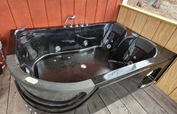The Windstorm Cabin - Pet-friendly & a 2-person Jacuzzi hot tub! - Foto 31